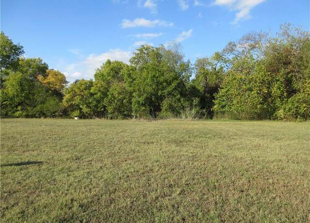 Property at 107 Country Club Dr, Marlin, TX 76661