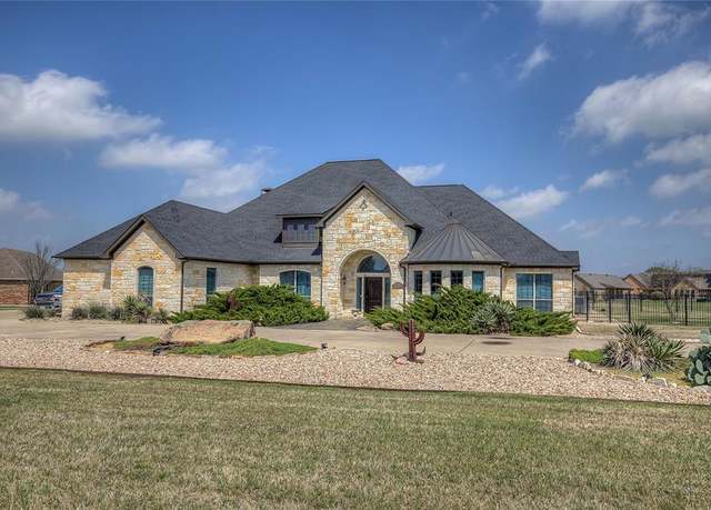 Property at 1722 Lone Star Blvd, Terrell, TX 75160, 4 beds, 4 baths