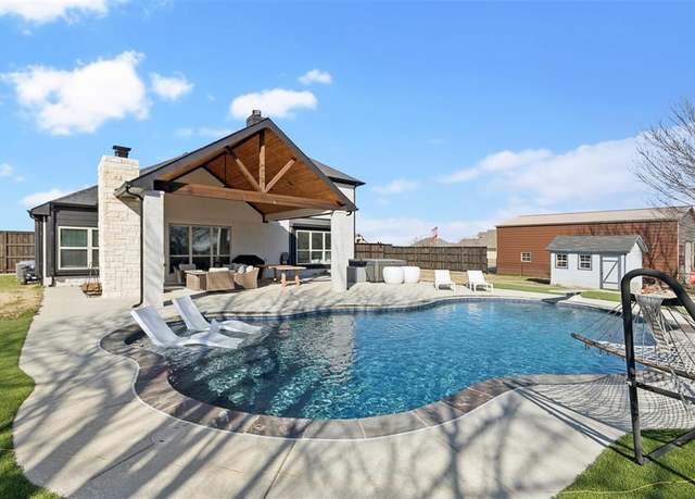 Property at 112 Cardiff Ln, Waxahachie, TX 75167, 4 beds, 2.5 baths