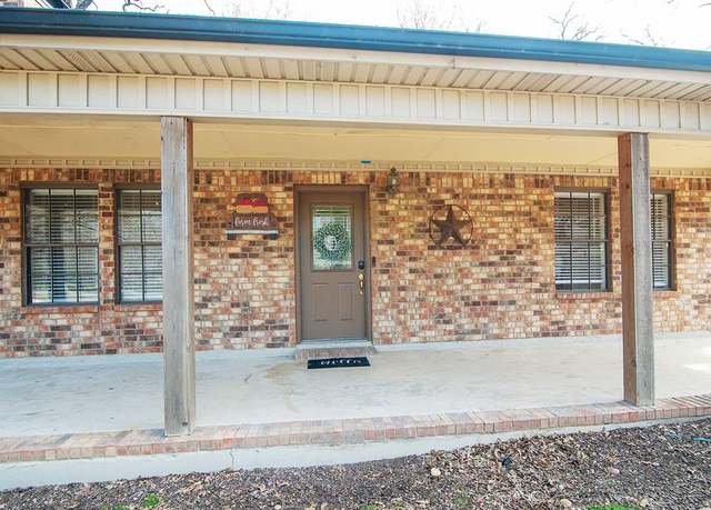 Property at 313 Comanche Dr, Gainesville, TX 76240, 3 beds, 2 baths