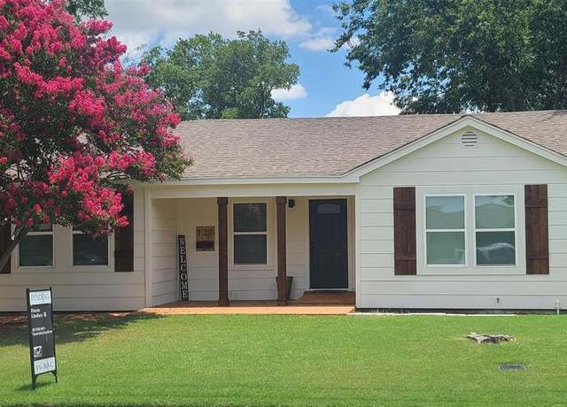 Property at 120 Western Ave, Saginaw, TX 76179, 3 beds, 1 bath