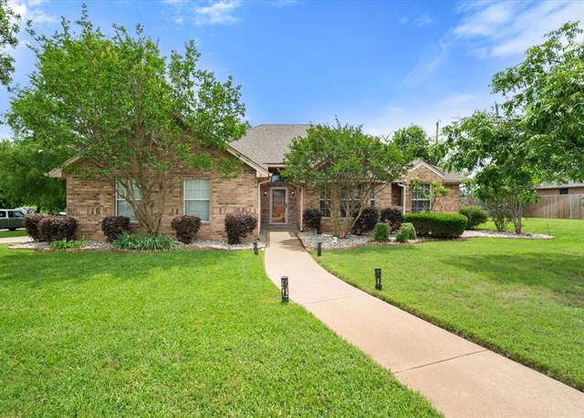 Property at 1601 Browning Ln, Cleburne, TX 76033, 3 beds, 2 baths