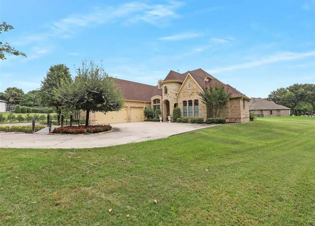 Property at 10513 Silver Fox Ct, Fort Worth, TX 76108, 3 beds, 3.5 baths