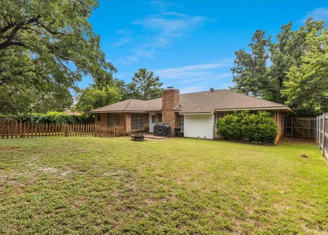 Property at 5711 Tumbleweed Ct, Arlington, TX 76017, 3 beds, 2 baths
