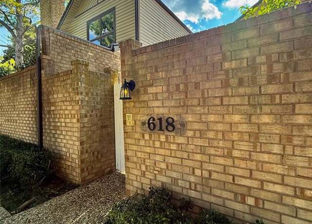 Property at 618 Castlewood Ln, Arlington, TX 76012, 3 beds, 2.5 baths
