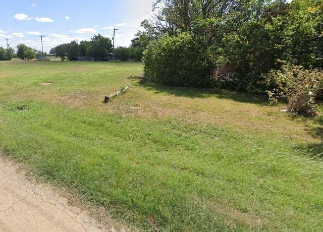 Property at 312 E Railroad Ave, Electra, TX 76360