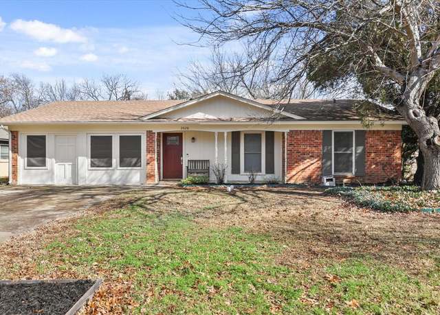 Property at 2028 Bowling Green St, Denton, TX 76201, 4 beds, 2 baths