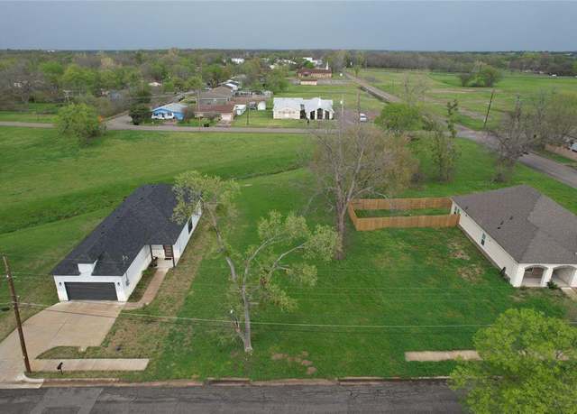 Property at 3108 Gillespie St, Greenville, TX 75401