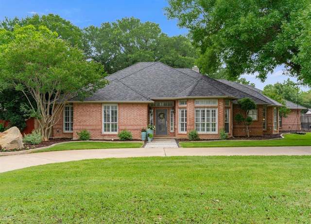 Property at 9120 Timber Oaks Dr, Fort Worth, TX 76179, 4 beds, 2.5 baths