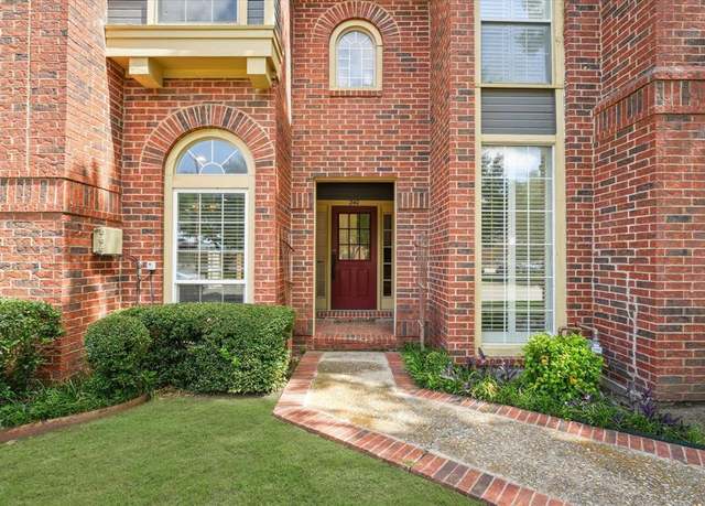 Property at 240 Cobblestone Row, Denton, TX 76207, 2 beds, 2.5 baths