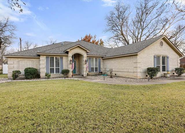 Property at 7309 Ravenswood Rd, Granbury, TX 76049, 3 beds, 2 baths