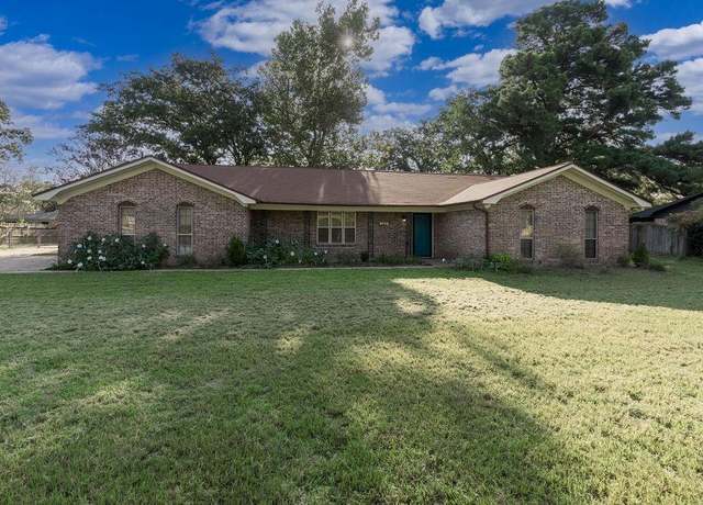 Property at 120 Donniebrook Dr, Palestine, TX 75803, 3 beds, 2 baths
