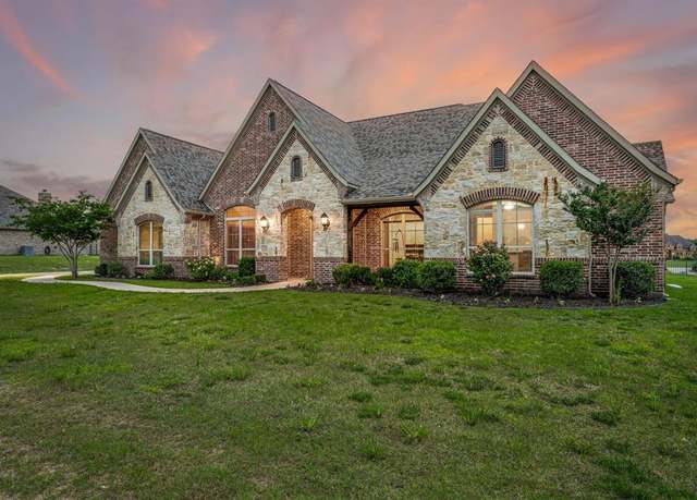 Property at 316 Bear Country Dr, Aledo, TX 76008, 4 beds, 3 baths