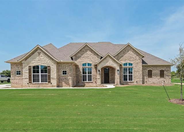 Property at 6261 Florence Dr, Midlothian, TX 76065, 5 beds, 3 baths