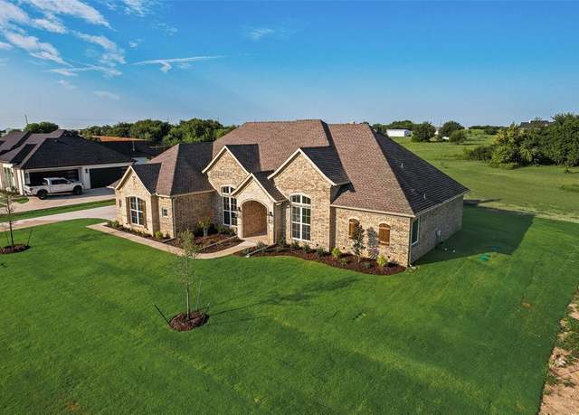 Property at 6261 Florence Dr, Midlothian, TX 76065, 5 beds, 3 baths