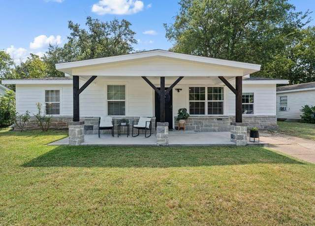 Property at 121 Austin St, Mcgregor, TX 76657, 4 beds, 3 baths