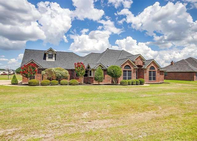 Property at 820 Alconberry Dr, Crowley, TX 76036, 4 beds, 2.5 baths
