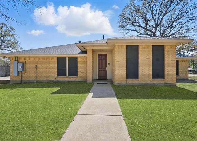 Property at 3620 Red Oak Dr, Corinth, TX 76208, 4 beds, 3 baths
