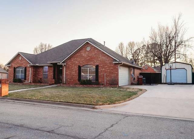 Property at 710 Mockingbird St, Bonham, TX 75418, 3 beds, 2 baths