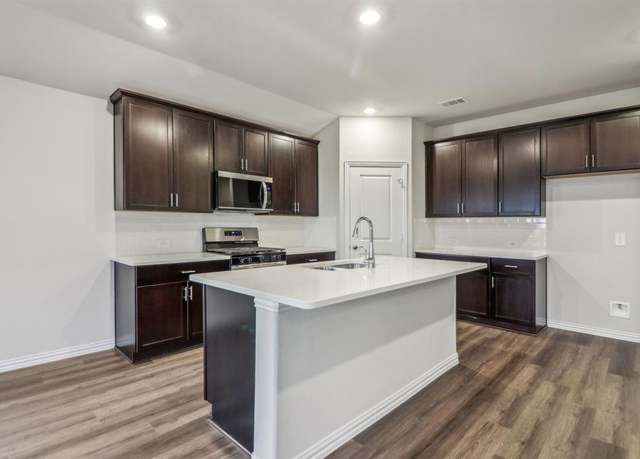 Property at 951 Lily Ln, Lavon, TX 75166, 4 beds, 3 baths
