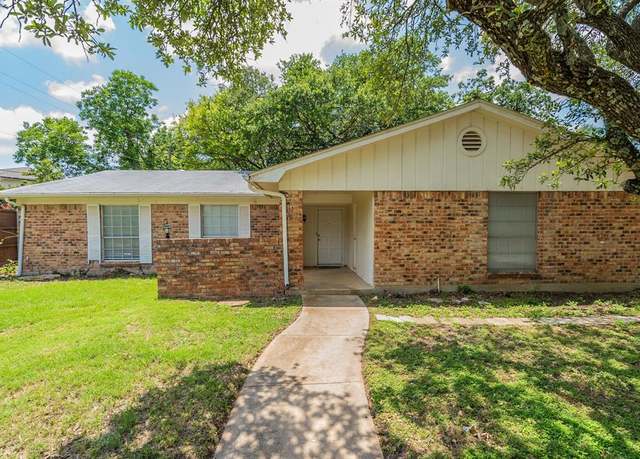 Property at 5209 Wolens Way, Fort Worth, TX 76133, 3 beds, 2 baths
