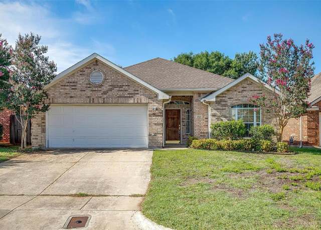 Property at 6949 Day Dr, Fort Worth, TX 76132, 3 beds, 2 baths