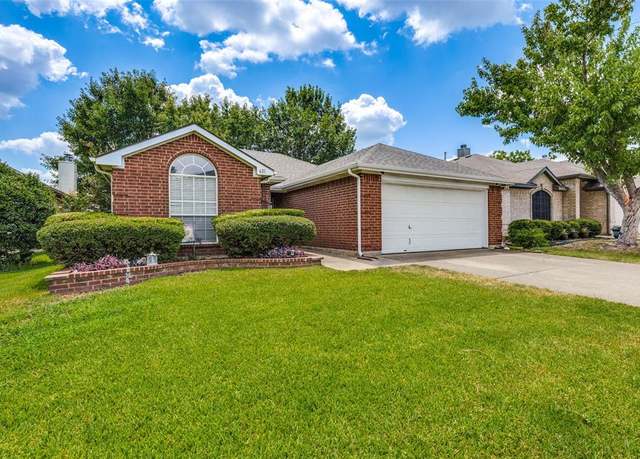 Property at 621 Silverbrook Dr, Saginaw, TX 76179, 3 beds, 2 baths