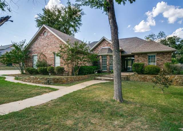 Property at 718 W Couts St, Weatherford, TX 76086, 3 beds, 2 baths