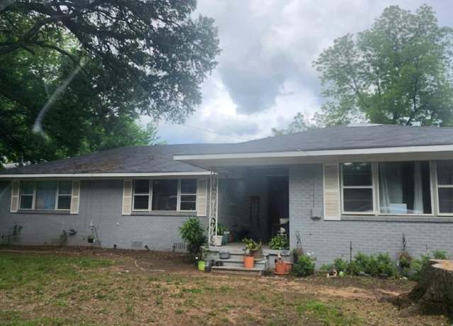 Property at 1500 Traffic St, Bossier City, LA 71111, 3 beds, 2 baths