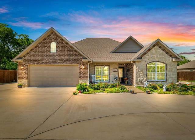 Property at 768 Northside Dr, Pilot Point, TX 76258, 3 beds, 2 baths