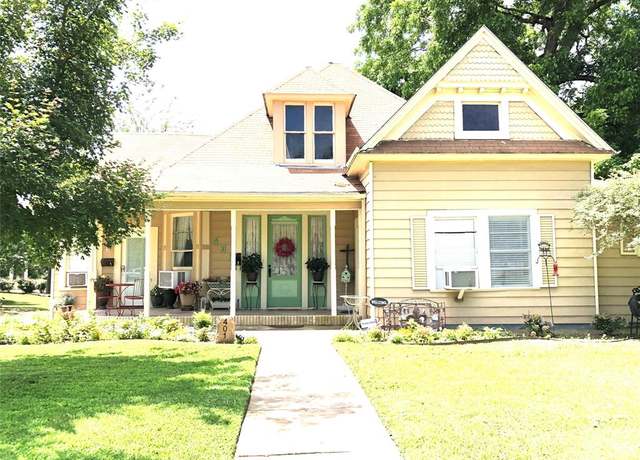Property at 401 Sam Rayburn Dr #1, Bonham, TX 75418, 4 beds, 3 baths