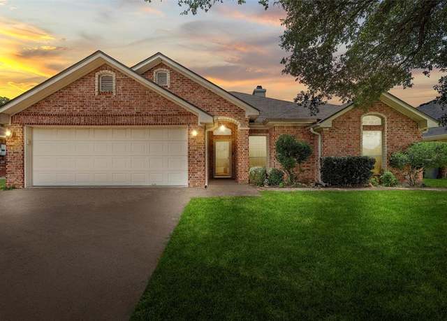 Property at 2716 Cherokee Ln, Waco, TX 76712, 4 beds, 2 baths