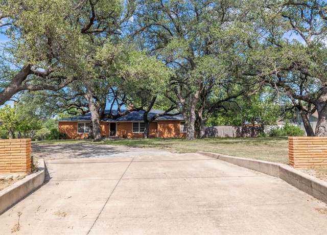 Property at 3200 Austin Ave, Brownwood, TX 76801, 3 beds, 2 baths
