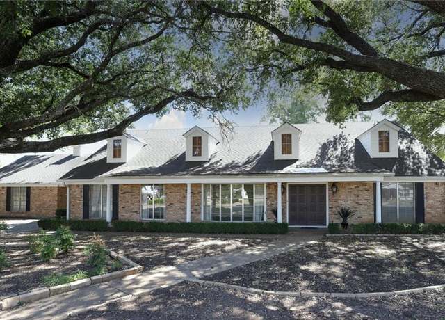Property at 1000 W 6th St, Mcgregor, TX 76657, 5 beds, 4 baths