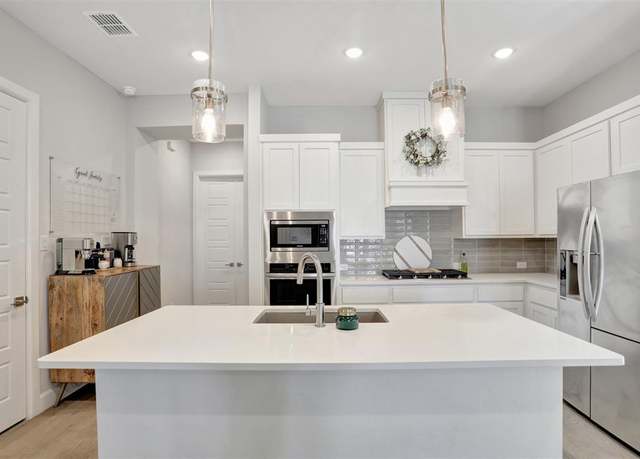 Property at 3548 Golden Bell Ct, Heath, TX 75126, 5 beds, 2.5 baths