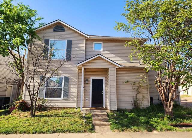Property at 301 Ensenada Plz, Dallas, TX 75211, 3 beds, 2.5 baths