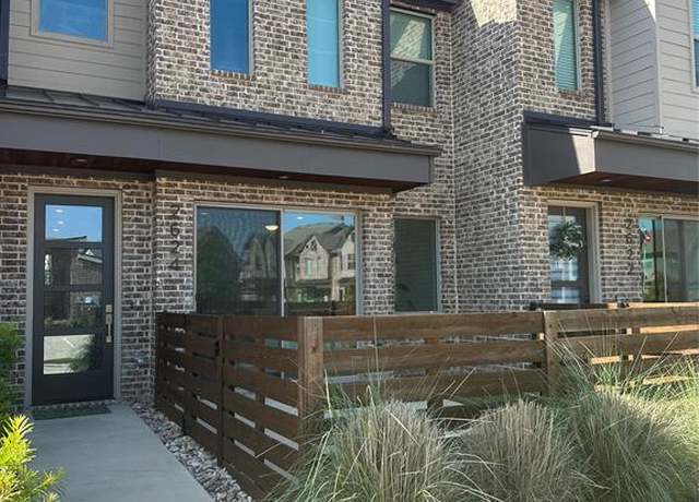Property at 2624 La Cala Dr, Grand Prairie, TX 75054, 2 beds, 2.5 baths