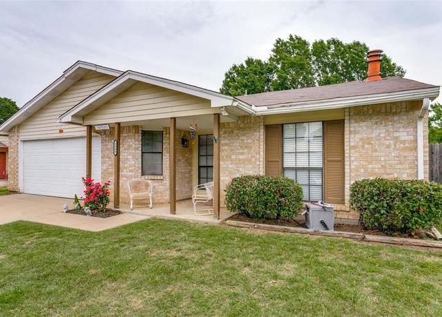 Property at 2606 Lawndale Ln, Euless, TX 76039, 3 beds, 2 baths