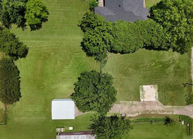 Property at 200 E Warren St, Wolfe City, TX 75496