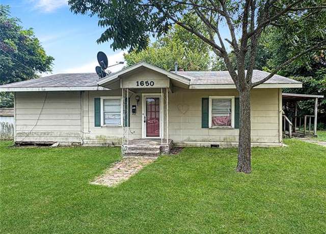 Property at 1650 E Polk St, Paris, TX 75460, 3 beds, 1 bath