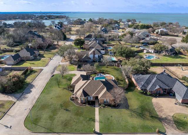 Property at 309 James Dr, Heath, TX 75032, 3 beds, 2 baths