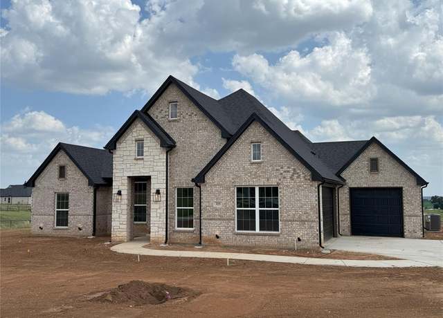 Property at 325 Monument Pl, Reno, TX 76020, 3 beds, 2 baths