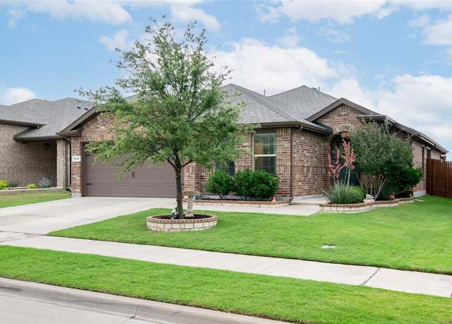 Property at 9332 Castorian Dr, Fort Worth, TX 76131, 5 beds, 2 baths