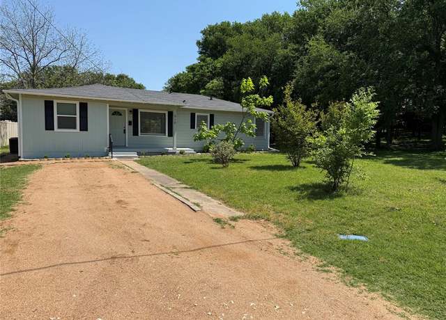 Property at 516 N Abbott St, Hillsboro, TX 76645, 3 beds, 2 baths