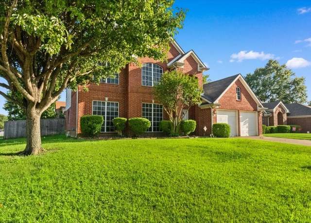 Property at 1100 Bellingham Pl, Arlington, TX 76001, 4 beds, 2.5 baths