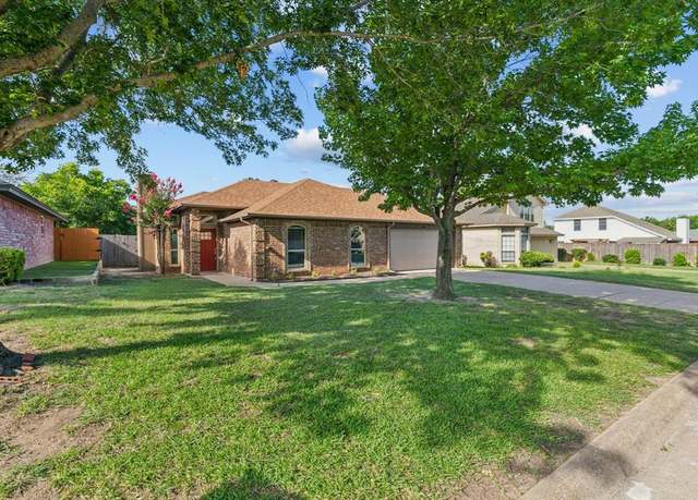 Property at 6631 Lakeside Dr, Lake Worth, TX 76135, 3 beds, 2 baths