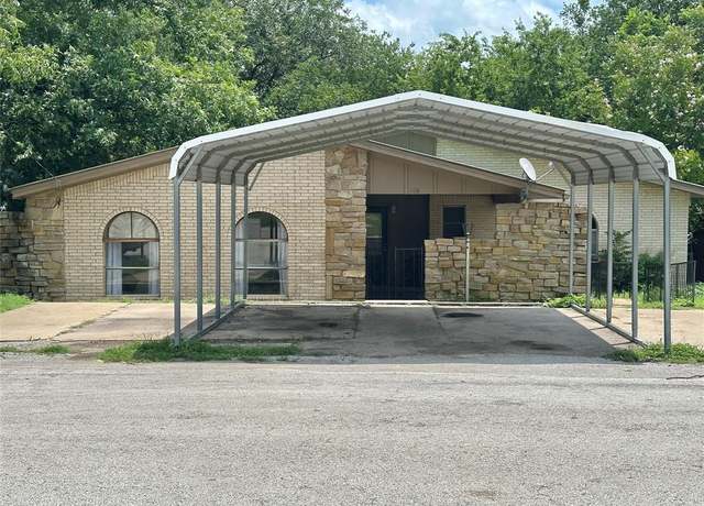 Property at 206 Ervin St N, Comanche, TX 76442, 4 beds, 2 baths
