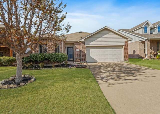 Property at 1028 Castle Top Dr, Fort Worth, TX 76052, 3 beds, 2 baths