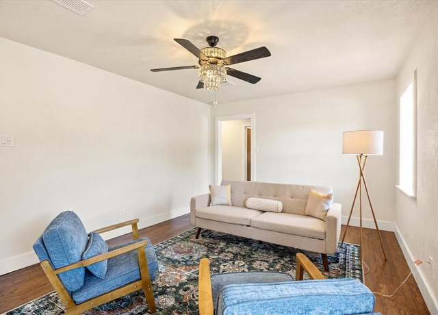 Property at 201 E 3rd St, Weatherford, TX 76086, 3 beds, 2 baths