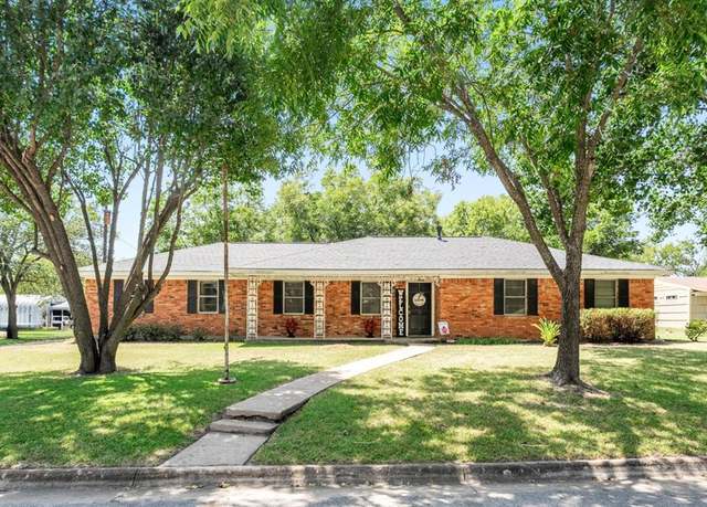 Property at 508 W 9th St, Kemp, TX 75143, 4 beds, 3 baths